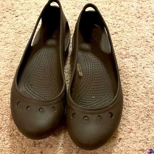 Crocs dark brown flats